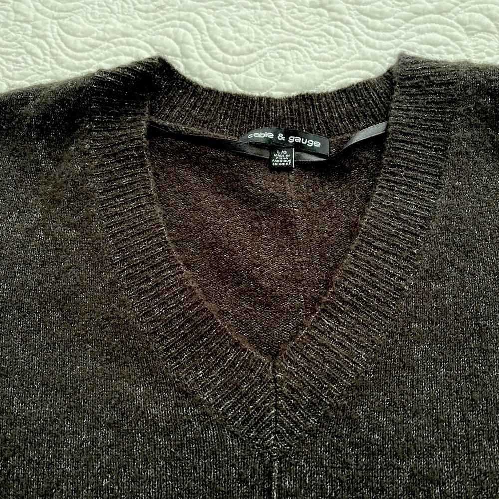 Cable and Gauge Long Length Long Sleeve Charcoal Gray V-Neck Sweater Size Large - Picture 5 of 15